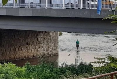Пухкава дама по бански уплаши рибарите край Марица