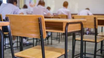 Много празни чинове ще останат в София, закриват паралелки