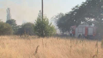 Пожар затвори и пътя между Благоевград и Дупница