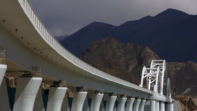 Китай с първи надморски мост за високоскоростни влакове