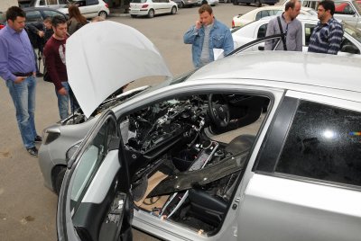 Полицаи тарашиха БМВ заради наркотици в Първомай