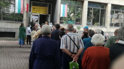 На гости при баба! Започва изплащането на пенсиите