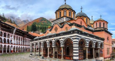 Стотици се събраха на нощно бдение в Рилския манастир