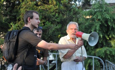 Пратеникът на Бог Тангра Йоло Денев възхвали талибаните