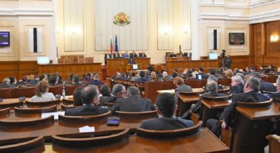 Абсурд в НС: 36 закона чакат депутати да се накарат