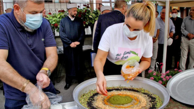Пловдивчани опитаха сладости в Деня на ашурето