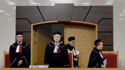 Полша закрива дисциплинарната камара на съдиите