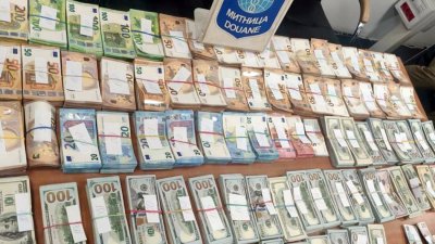 Спипаха поляк с недекларирана валута за 1 034 591 лв.