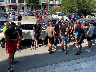 Здравеняци окупираха Съдебната палата в Бургас, искат възмездие за накълцания Юмер