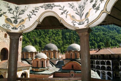 Заради празника утре: Разширяват паркинга на Рилския манастир 