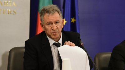 Кацаров нареди: Никакво спиране на плановите операции при нова Covid-вълна