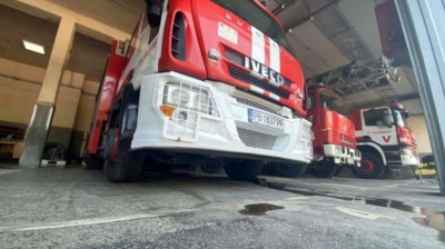 ИГРАЧКА-ПЛАЧКА: Деца хвърлиха бомбички в &bdquo;Тракия", лумна пожар