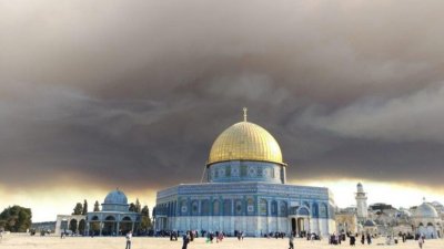 Мощен пожар бушува на хълмовете край Йерусалим