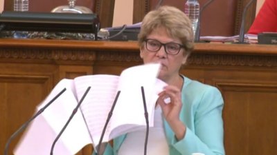 Комитова: Разширението на пътя от Стара Загора до "Тракия" спира, няма пари 