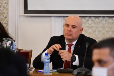 Светкавично: Гешев внесе доклад в НС за полицейското насилие