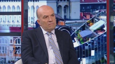 Посланикът ни в Париж: Отказът на К. Петков от канадско гражданство не стига