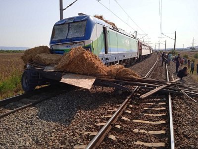 Катастрофа между влак и камион в района на жп гара "Карнобат"