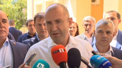 Радев: В петък трябва да връча мандата (НА ЖИВО)
