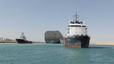 „Евър Гивън” отново прекоси Суецкия канал, този път не го запуши