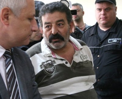 Кипърският фермер, прегазил крадец, зарязва кравите си и тръгва 