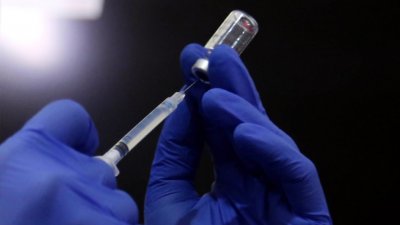 Полша поставя трета доза на хора със слаба имунна система