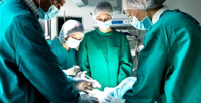 20-годишна с БМВ блъсна мъж на пешеходна пътека в Пловдив, борят се за живота му