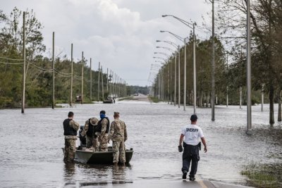 Ураганът Айда отнесе магистрала, двама загинаха
