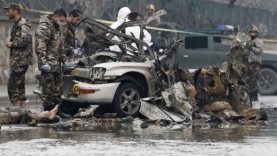 Пентагонът: Самоубийствена атака на летището на Кабул е извършена на едно място