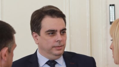 Асен Василев дава на депутатите фирмите със закъснели плащания от държавата 