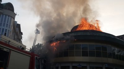 Пожар гори в центъра на Благоевград