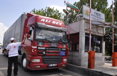 Задържаха близо 100 кг контрабандна паста за наргиле на "Капитан Андреево"