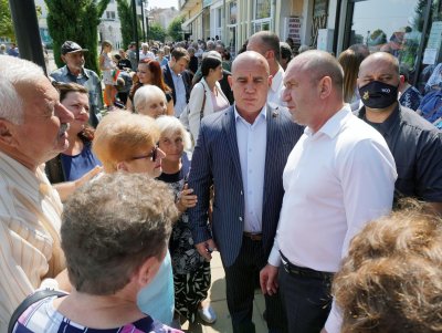 Радев обеща на земеделците в Белозем: Ще получите обезщетения в максимален размер