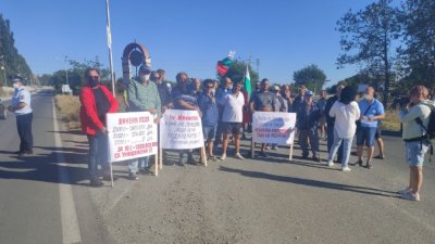 Винопроизводители блокират изхода на Поморие