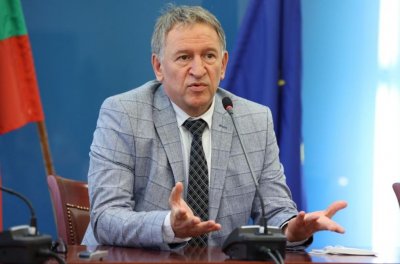 Кацаров: 4 хиляди са в болница, здравната система е под натиск
