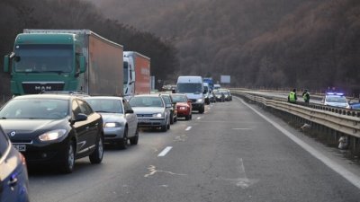 Общо три катастрофи край Пловдив, отбиват движението край Сливен