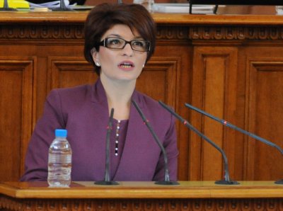 Десислава Атанасова: Кандидатът ни за президент ще е пълен антипод на Радев 