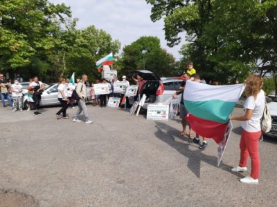 Стотици протестират срещу кариерите в Белащица