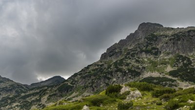 Планински спасители издирват мъж в Пирин