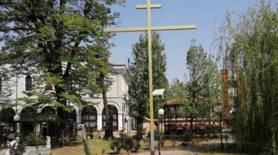 Навръх празника: 6-метров кръст се извиси в Ямбол