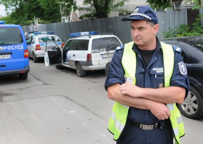 Брутално: Мъж уби съседа си заради кражба на царевица