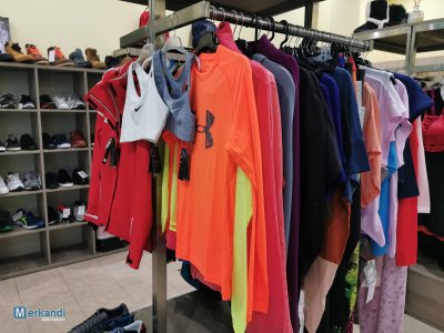 Митничари конфискуваха над 2000 броя "маркови" стоки в автобус на "Дунав мост"