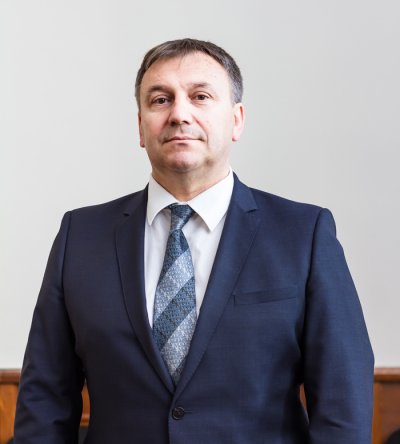 Цацаров подхвана ректор, търси му над 1 милион лева