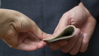 Задържаха трудов инспектор за подкуп в Пазарджик