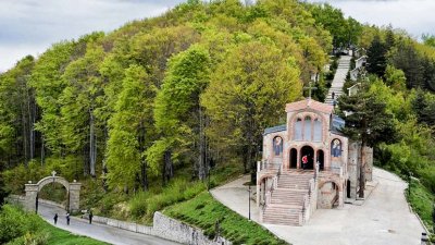 Хиляди българи се стекоха на Кръстова гора