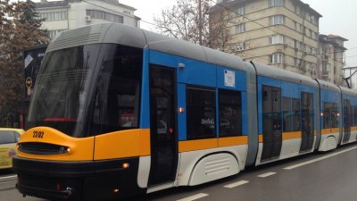 Дебнат постоянно пътниците в трамвай №7 и в автобус №280 дали имат билет