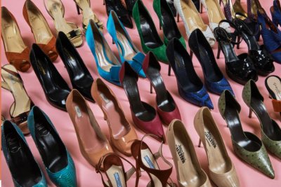 Сто чифта обувки на Катрин Деньов бяха продадени на търг