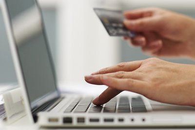 Почти 56% от българите никога не са пазарували онлайн