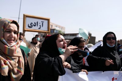 Талибаните ограничиха правата на жените в Афганистан