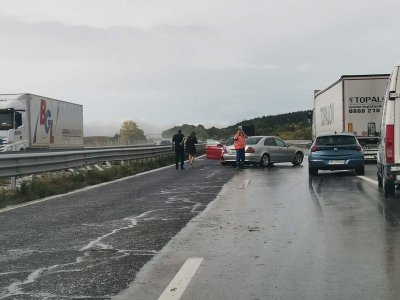 Първо в Lupa.bg: Ад на АМ "Тракия": Три катастрофи между Пазарджик и София (СНИМКИ)