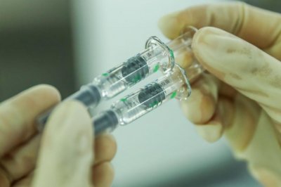 Над 1,5 англичани получават покана за трета доза ваксина